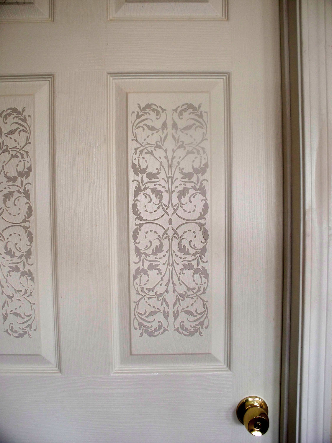 stenciled_door_close