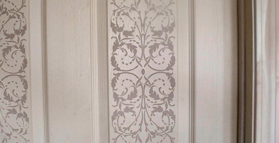 stenciled_door_close
