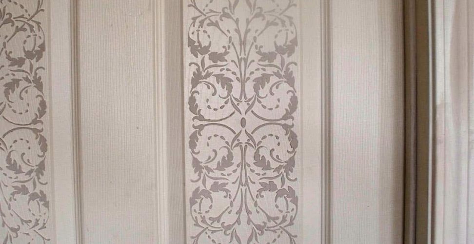 stenciled_door_close